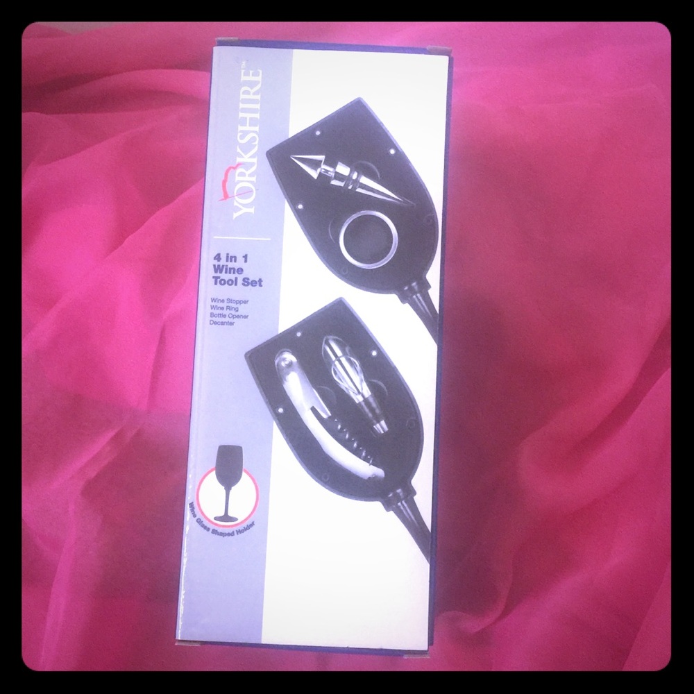 Wine accessories